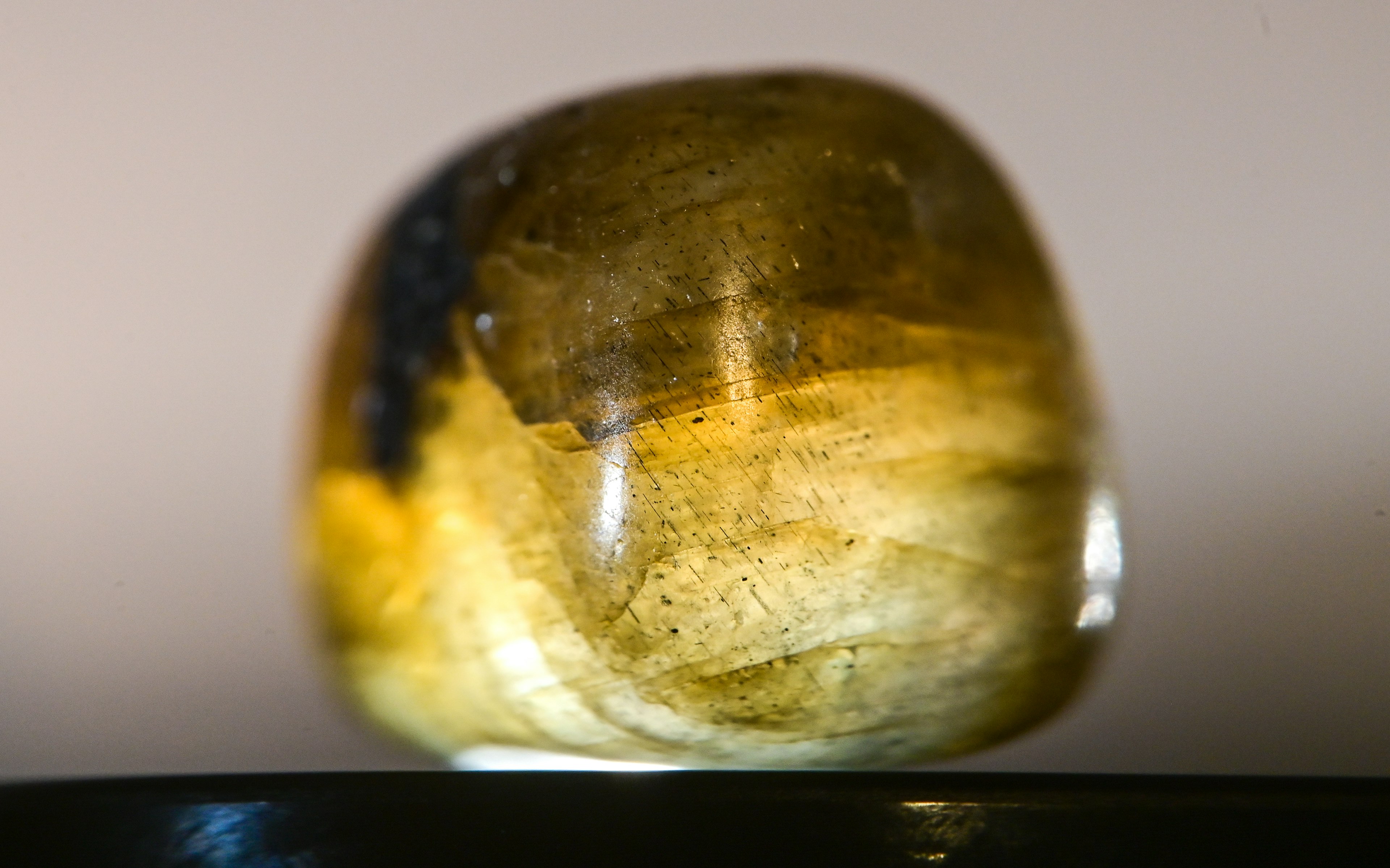 Pierre de quartz naturel avec de belles variations de couleur