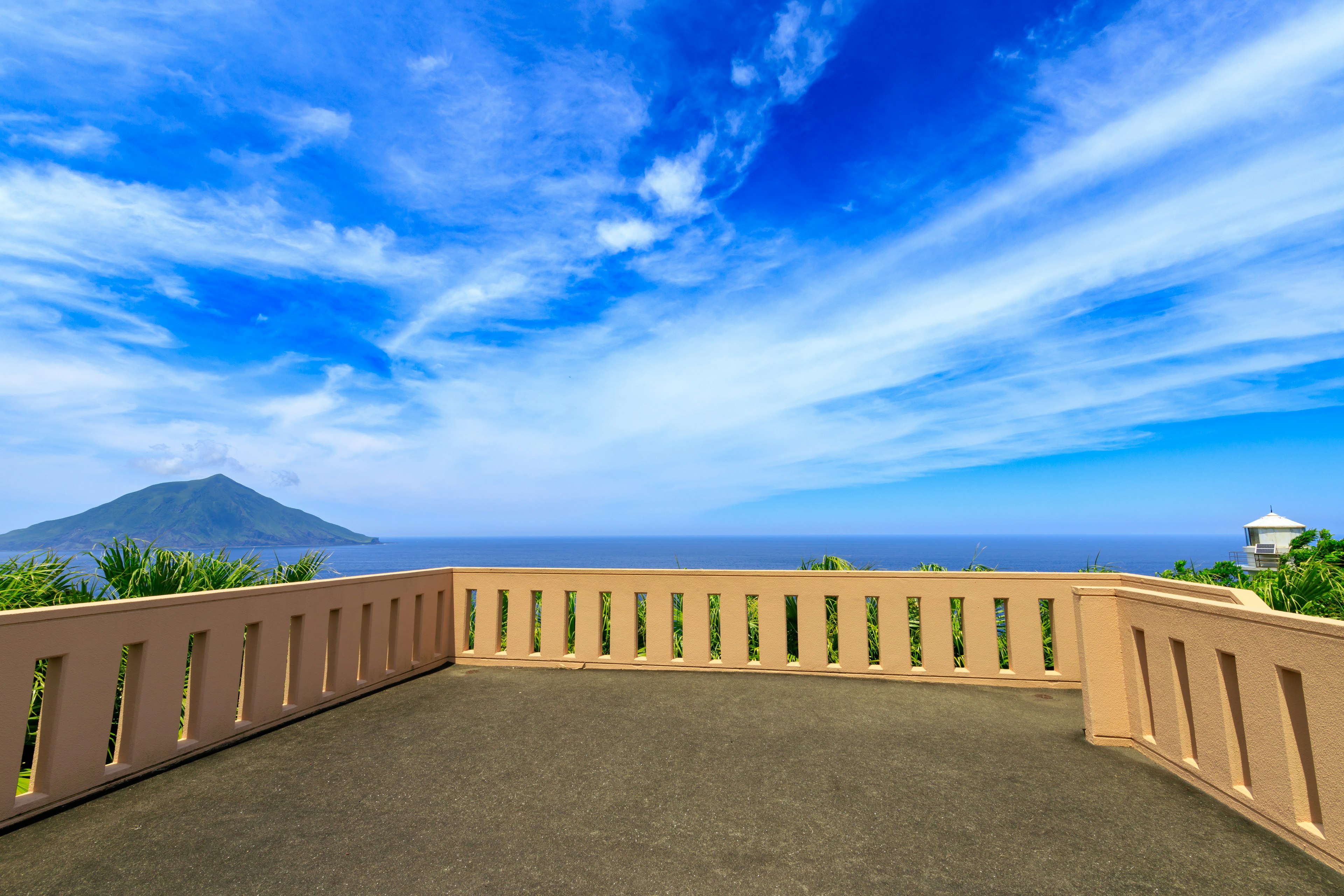 陽台風景，俯瞰藍天和海洋