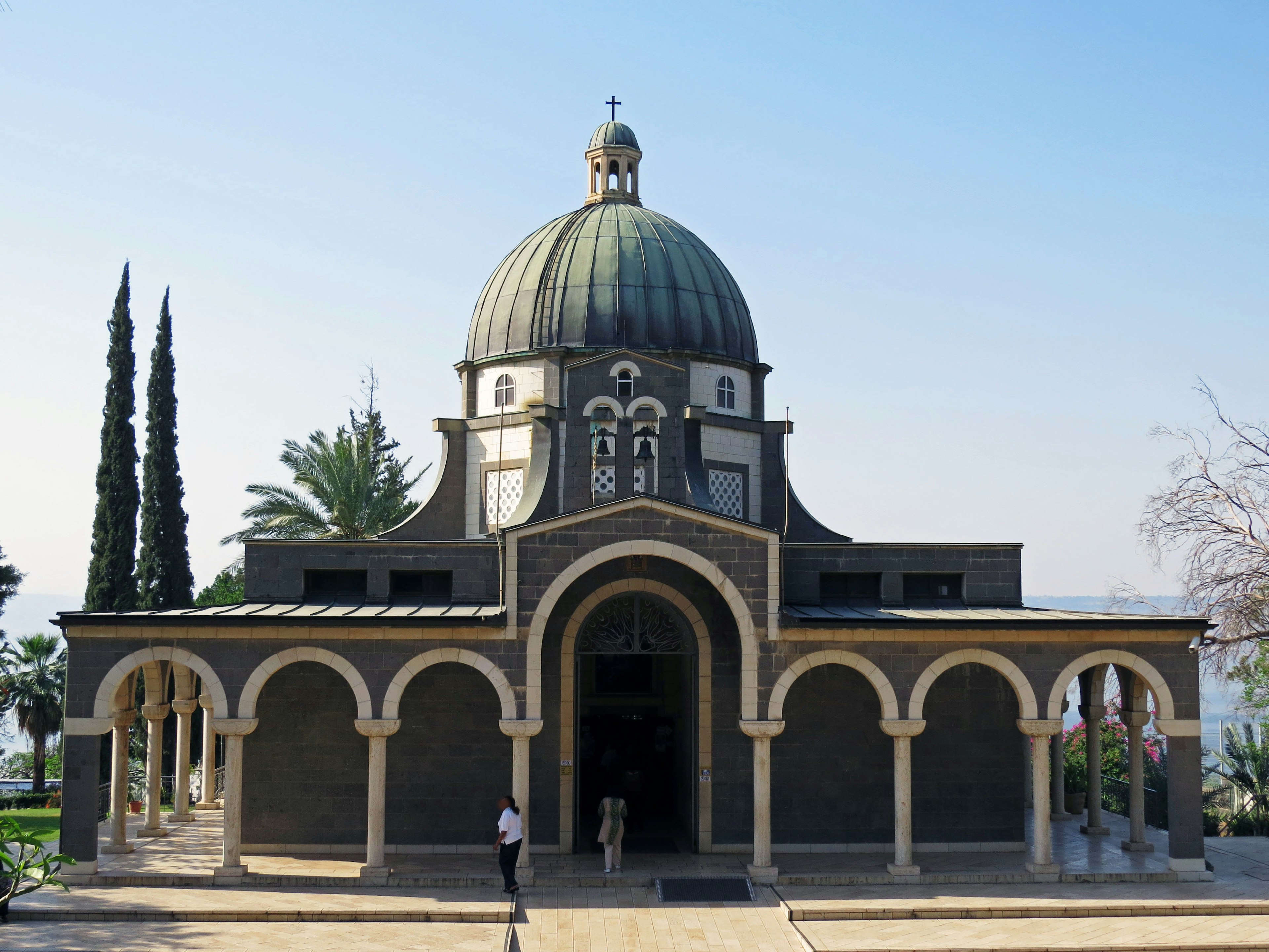 Exterior view of a church featuring a beautiful dome and arched entrance