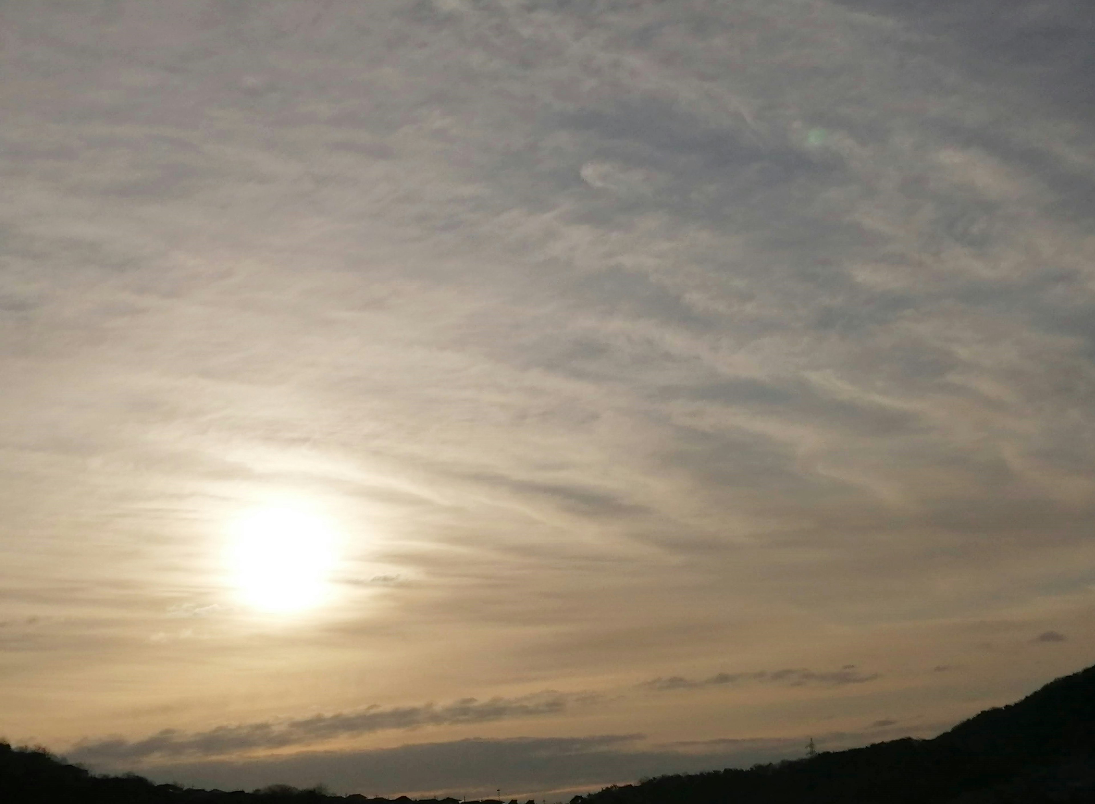 Landschaft der untergehenden Sonne mit sanften Farben im Himmel