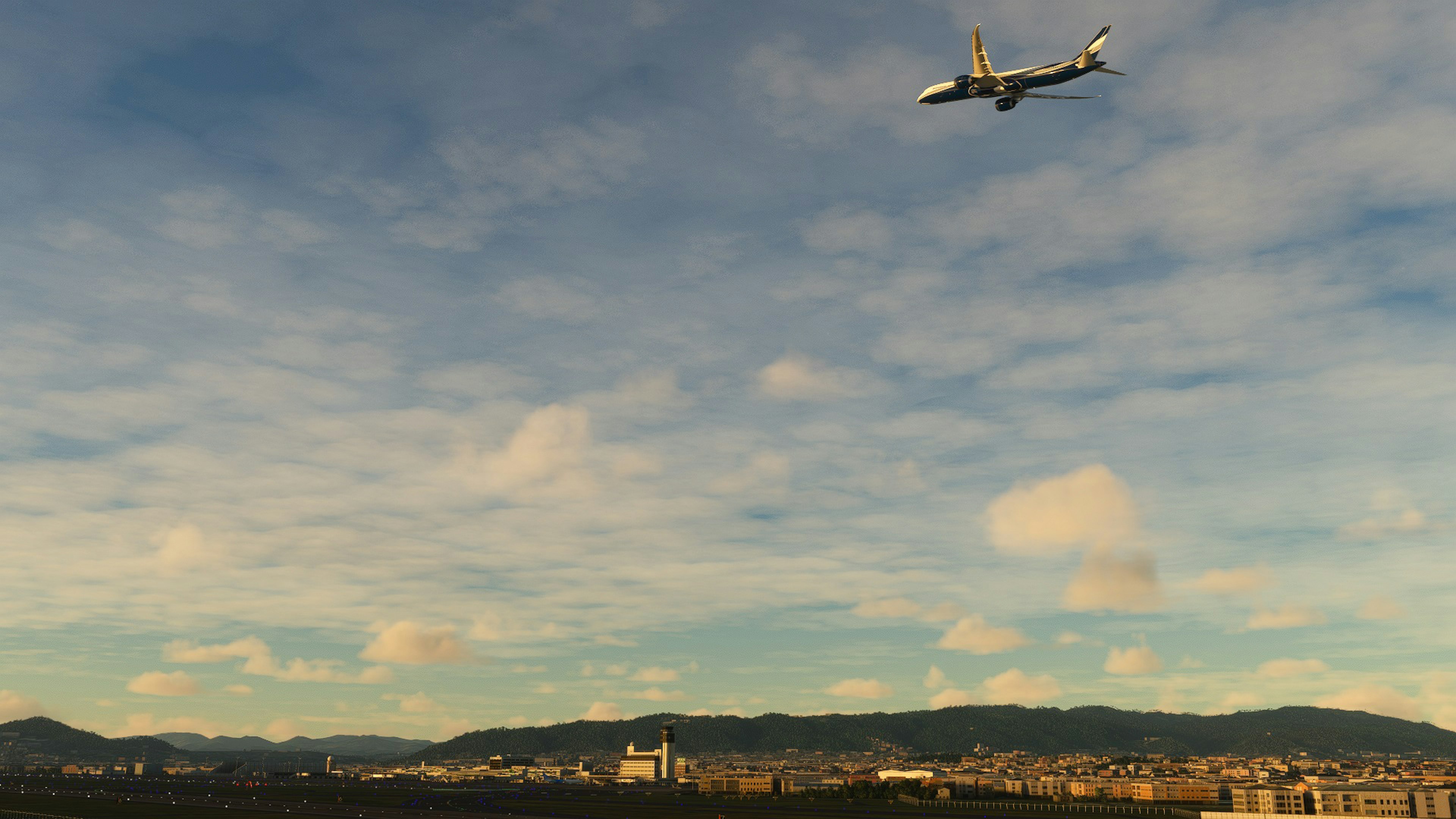 Flugzeug fliegt über eine Landschaft mit Wolken