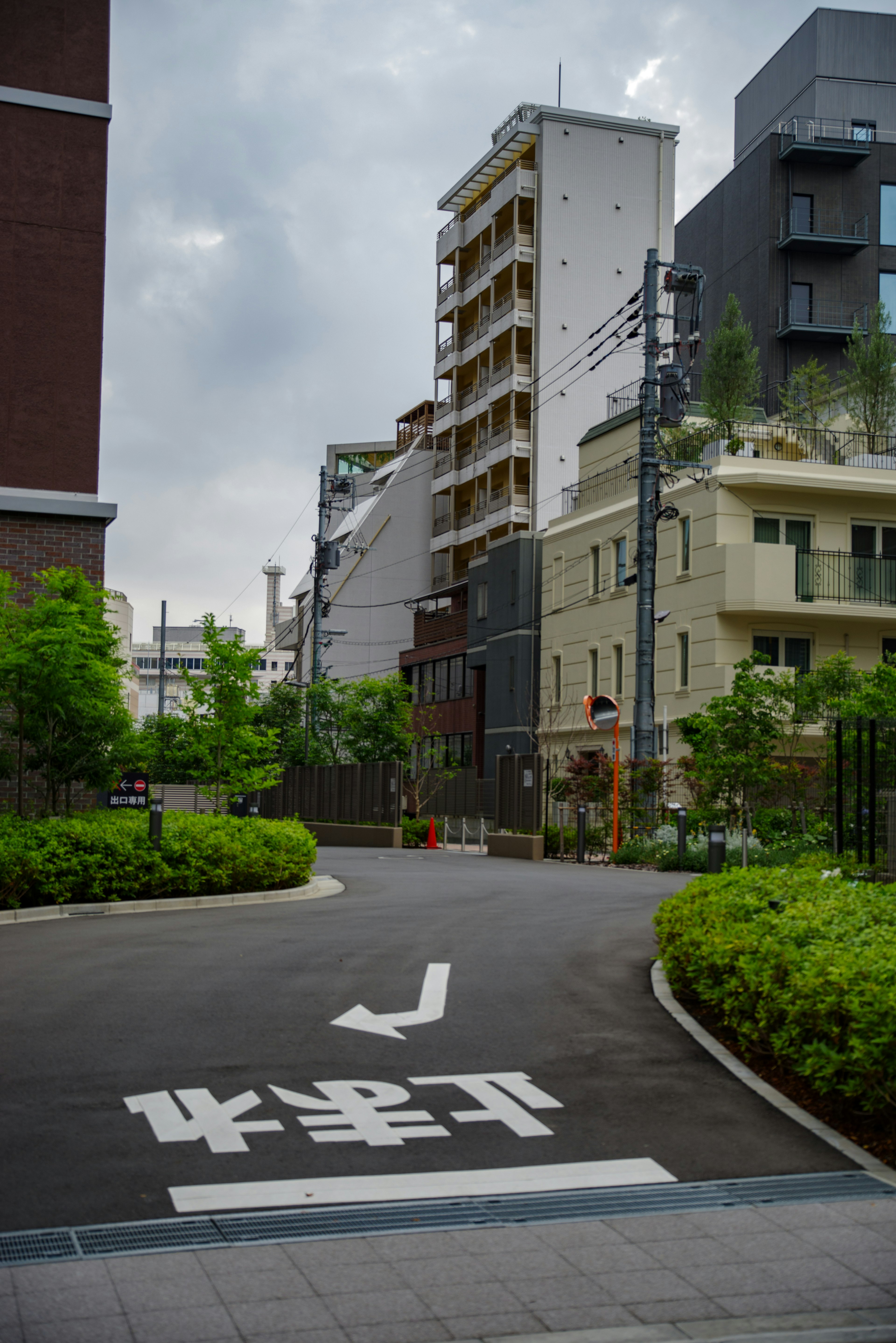 Urban street scene with a curved road and greenery