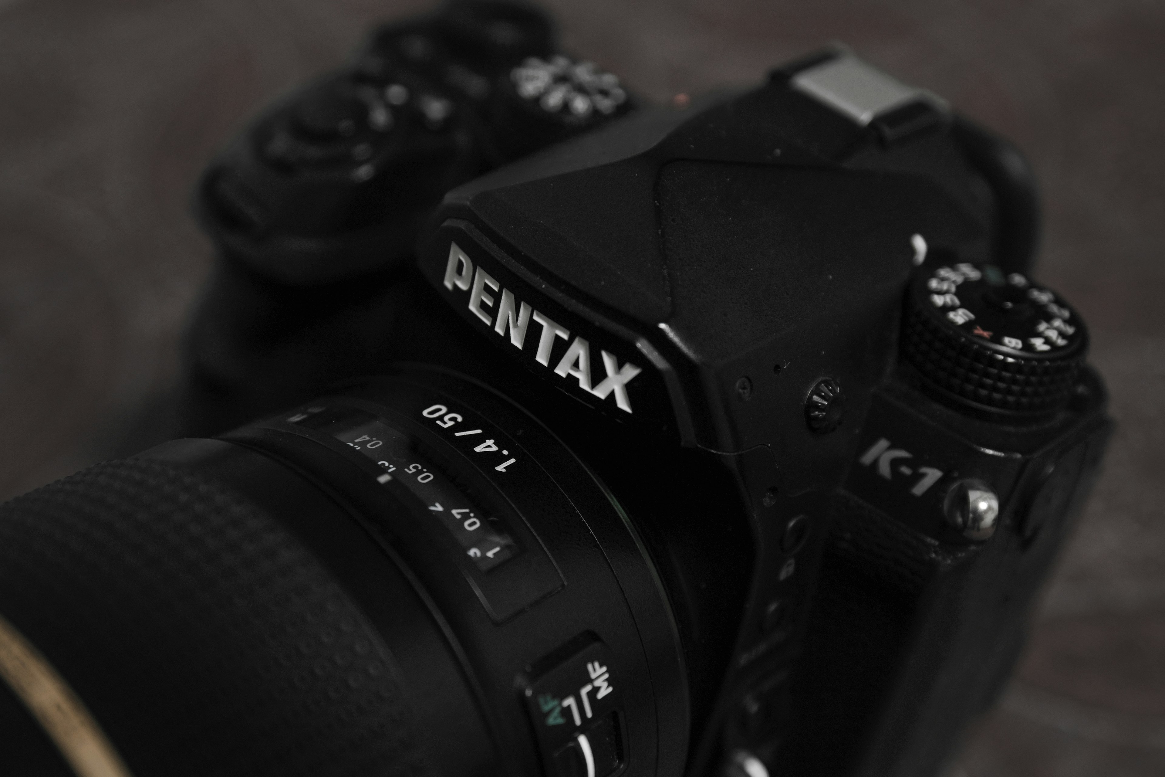 Immagine ravvicinata di una fotocamera Pentax K1