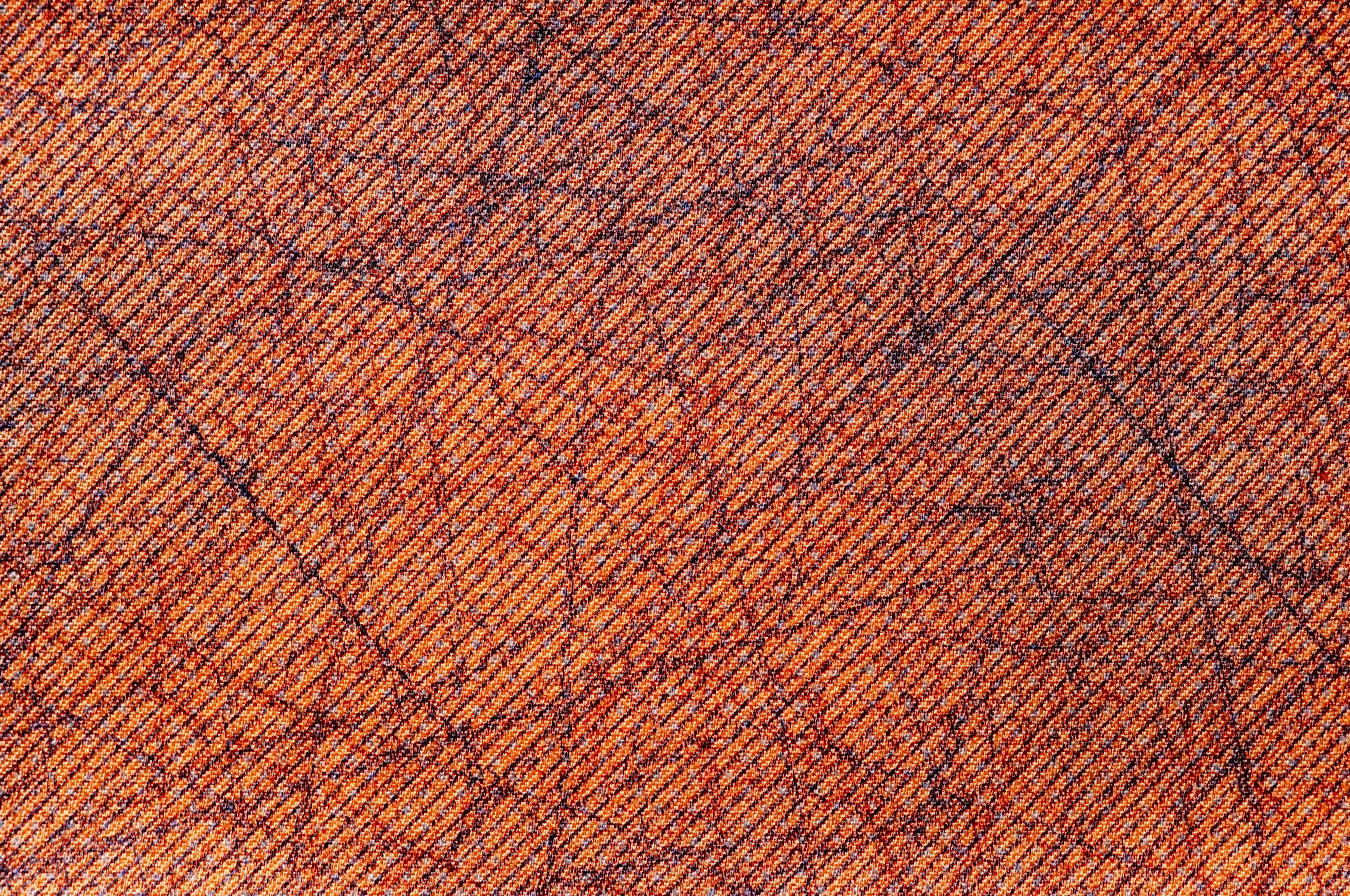 Gros plan sur une surface orange avec des lignes et une texture complexes