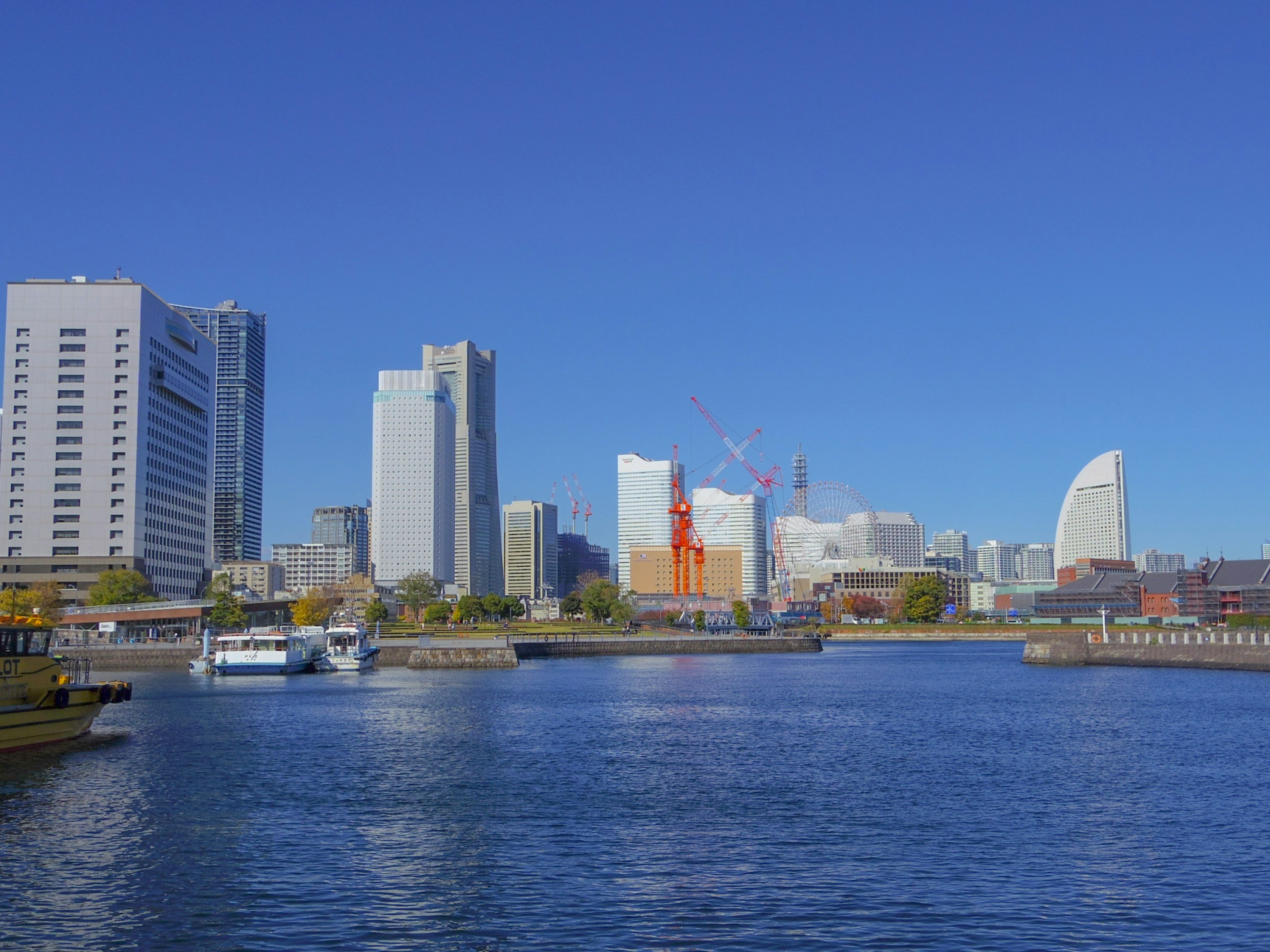 Skyline de Yokohama avec des bâtiments modernes et le front de mer