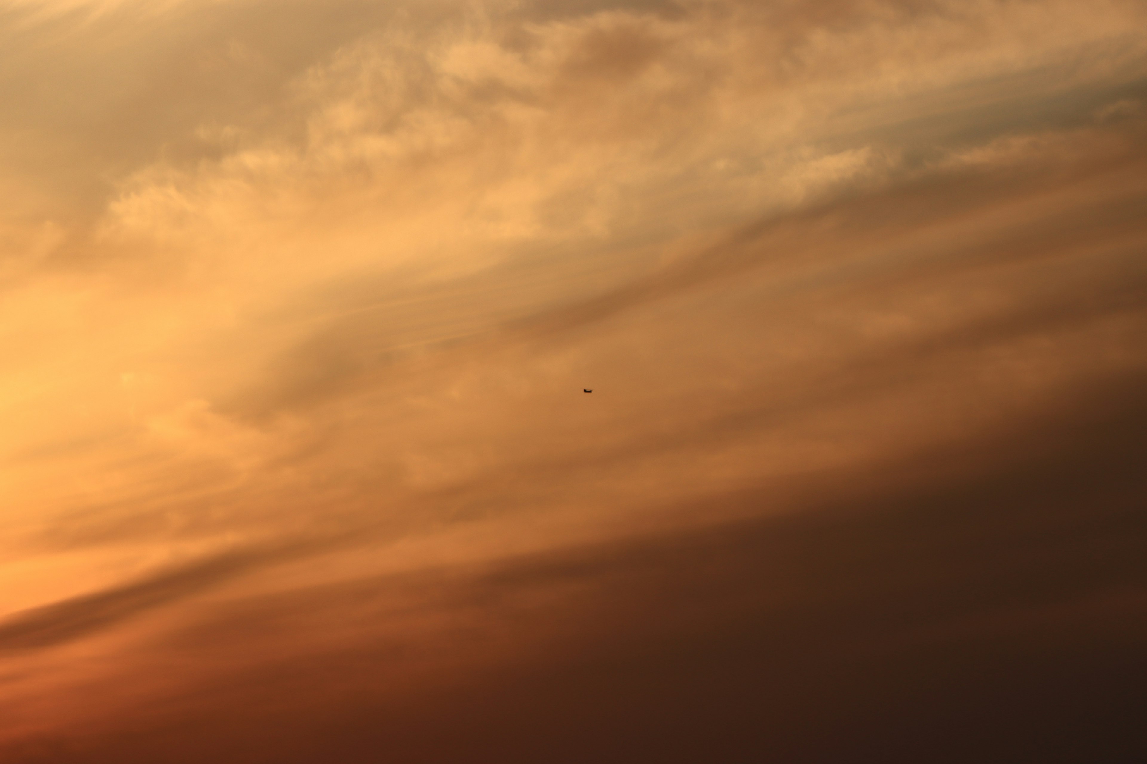 Gradient aus Orange und Gelb im Himmel bei Sonnenuntergang