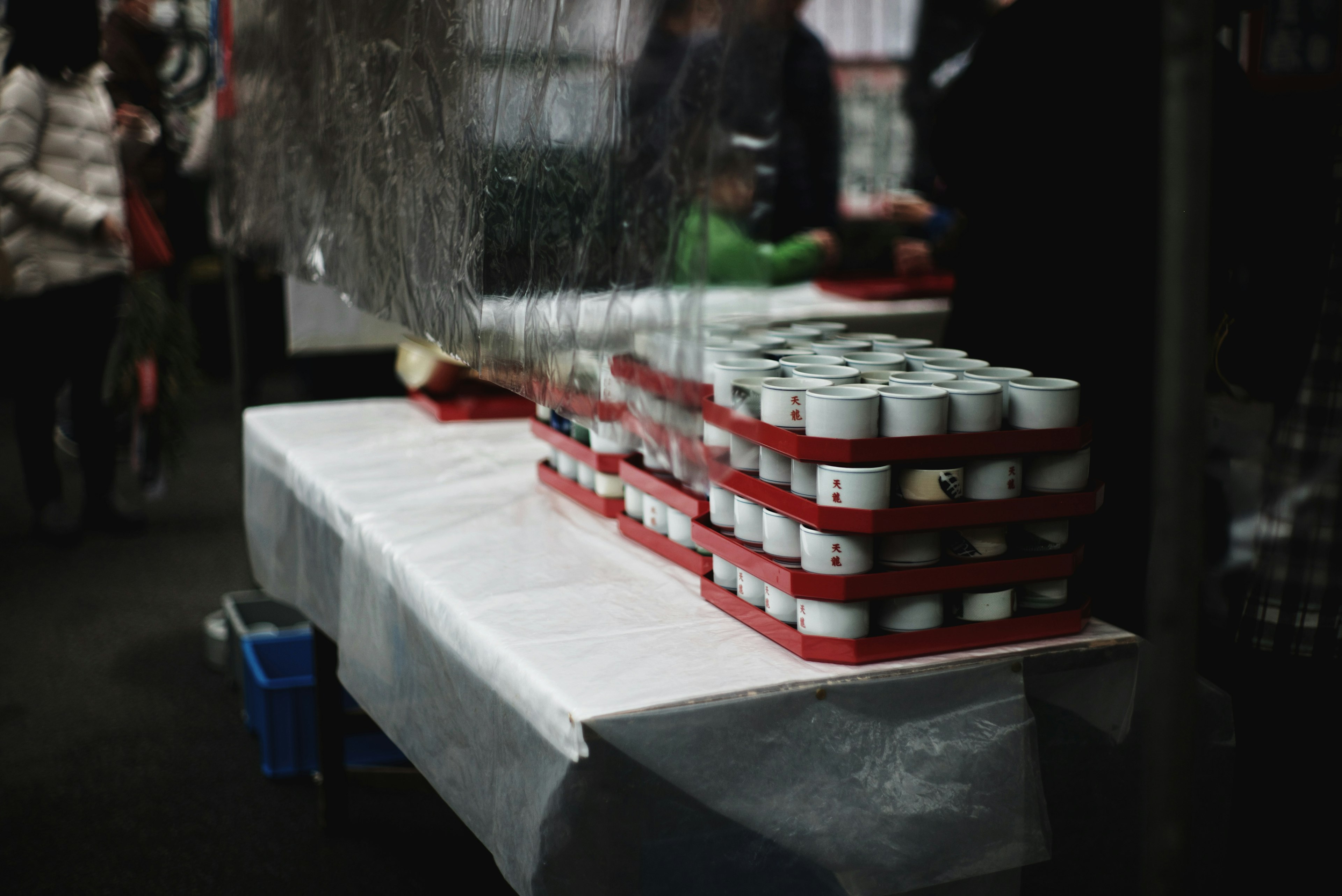 Table displaying white cans arranged on red trays