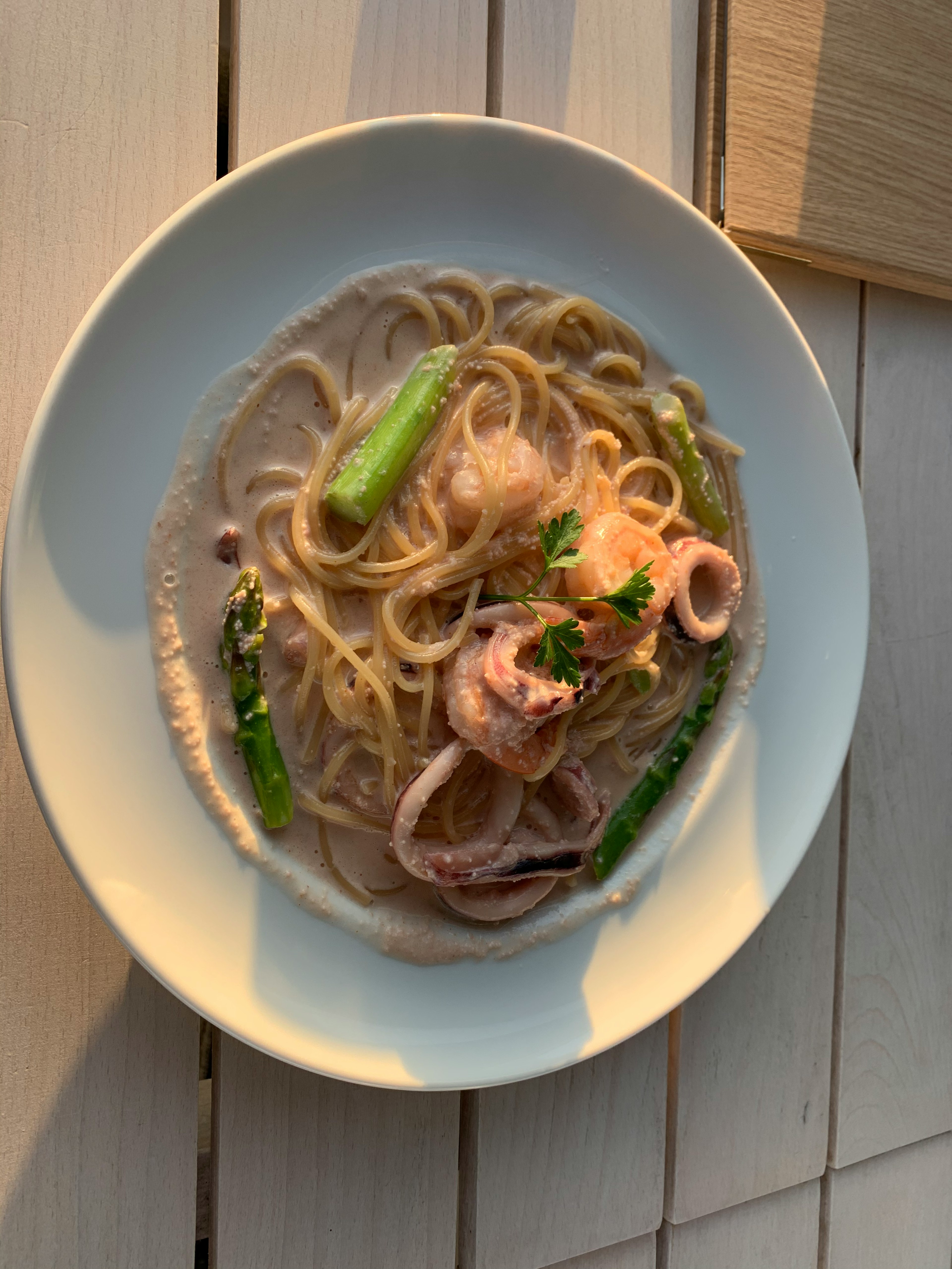 Cremige Pasta mit Garnelen und Tintenfisch