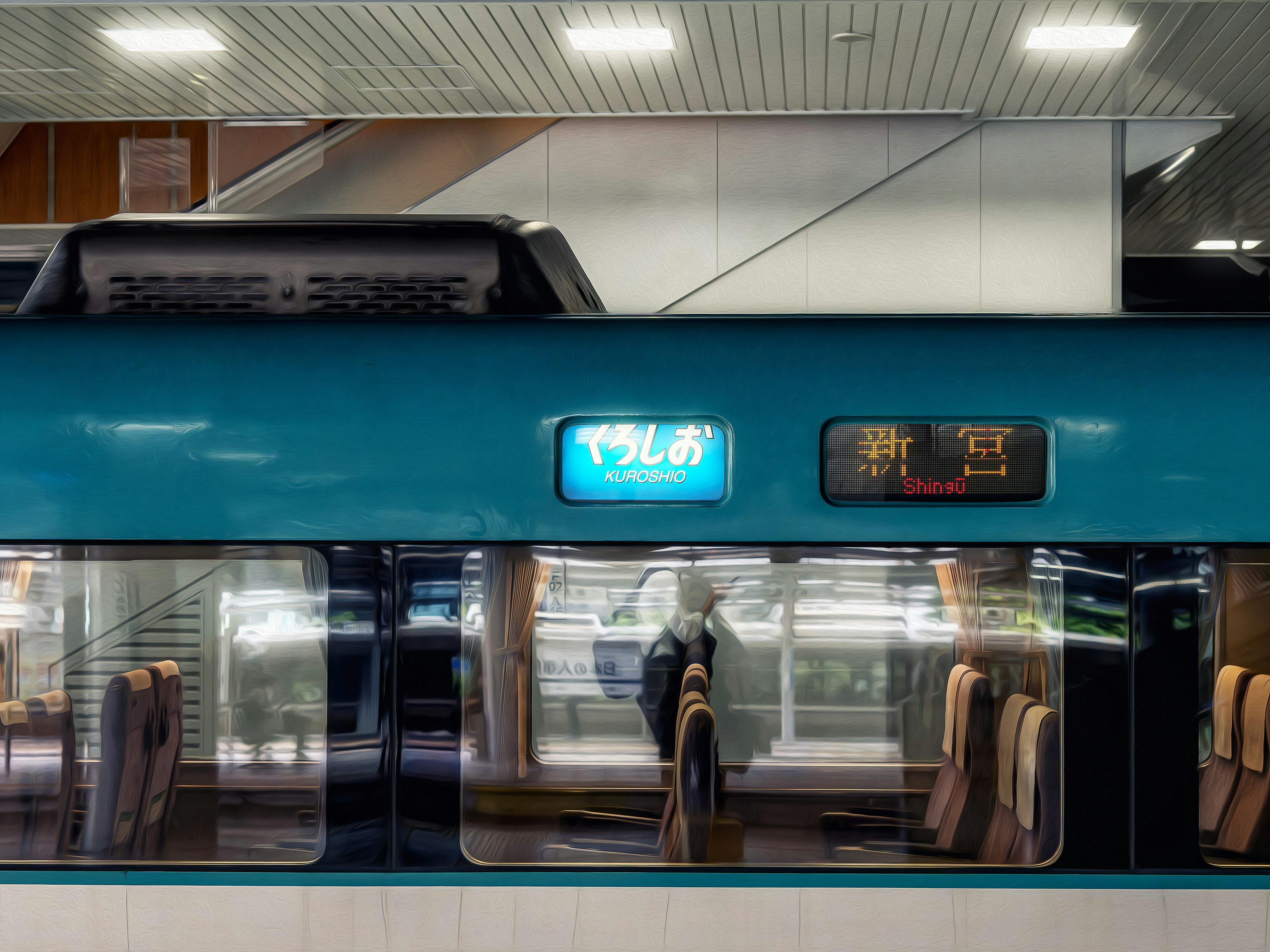 Vue latérale d'un train bleu avec affichage de destination et intérieur visible