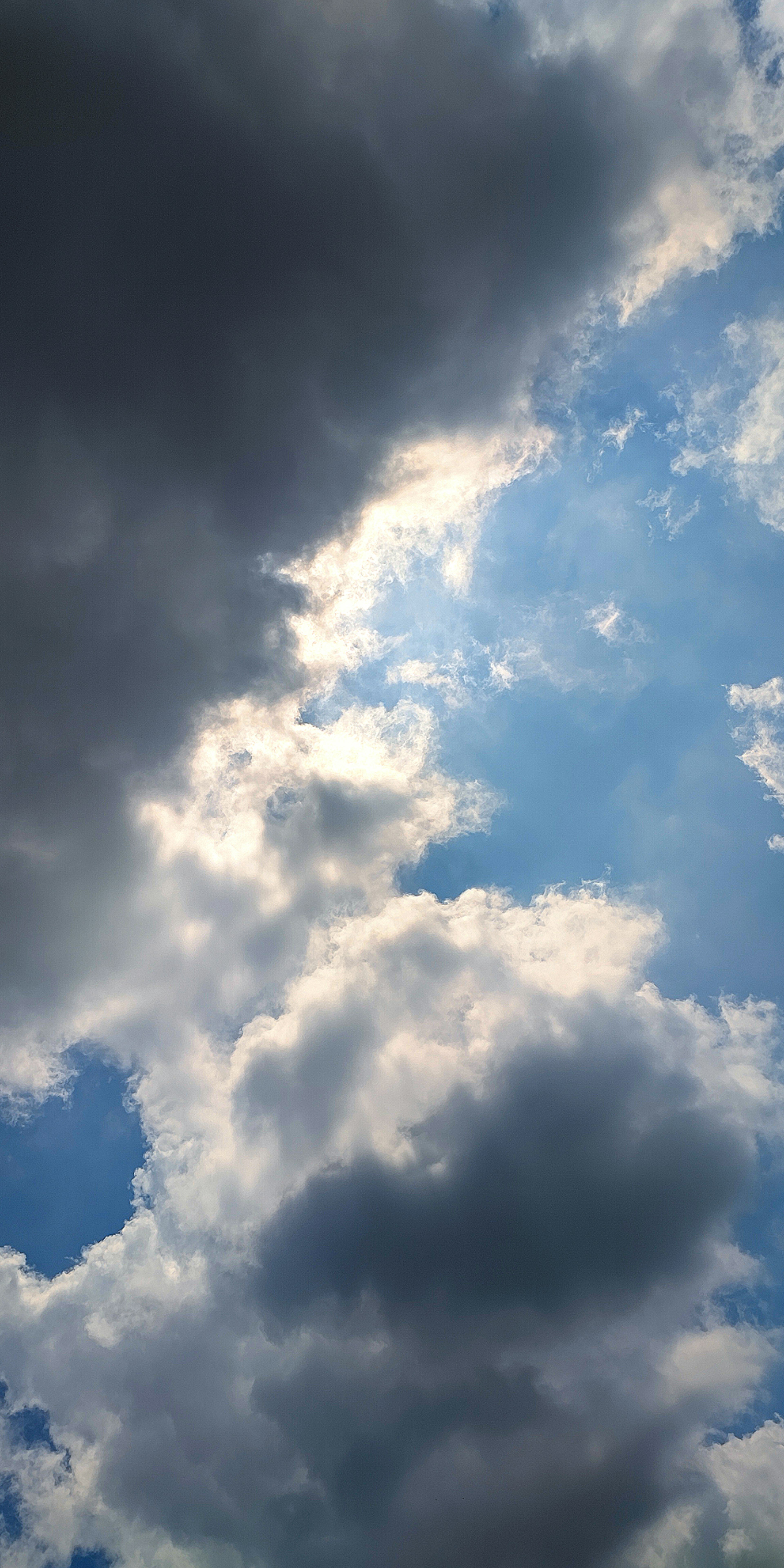 Bella vista del cielo blu con nuvole