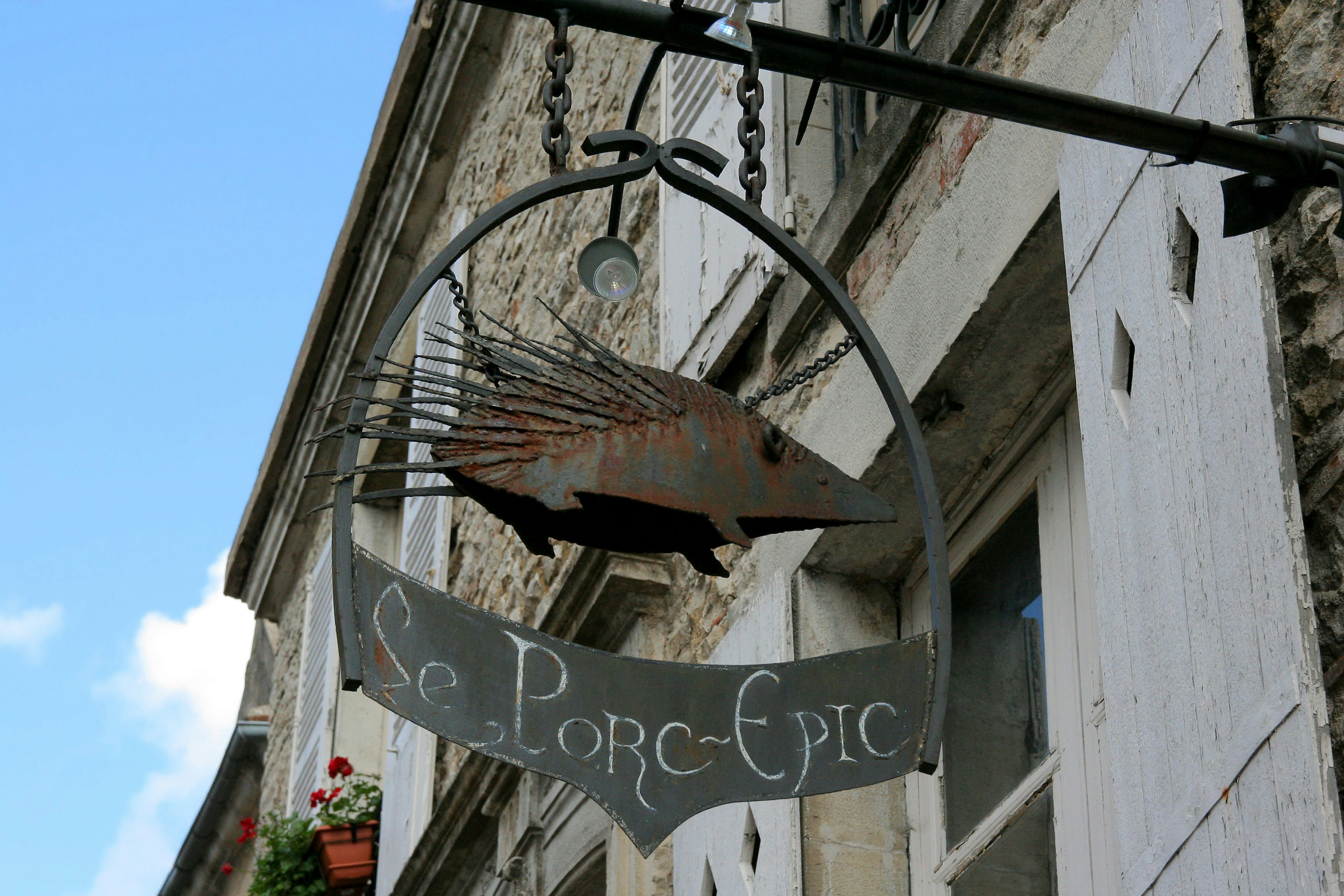 Sign featuring a hedgehog design and the French name of the shop