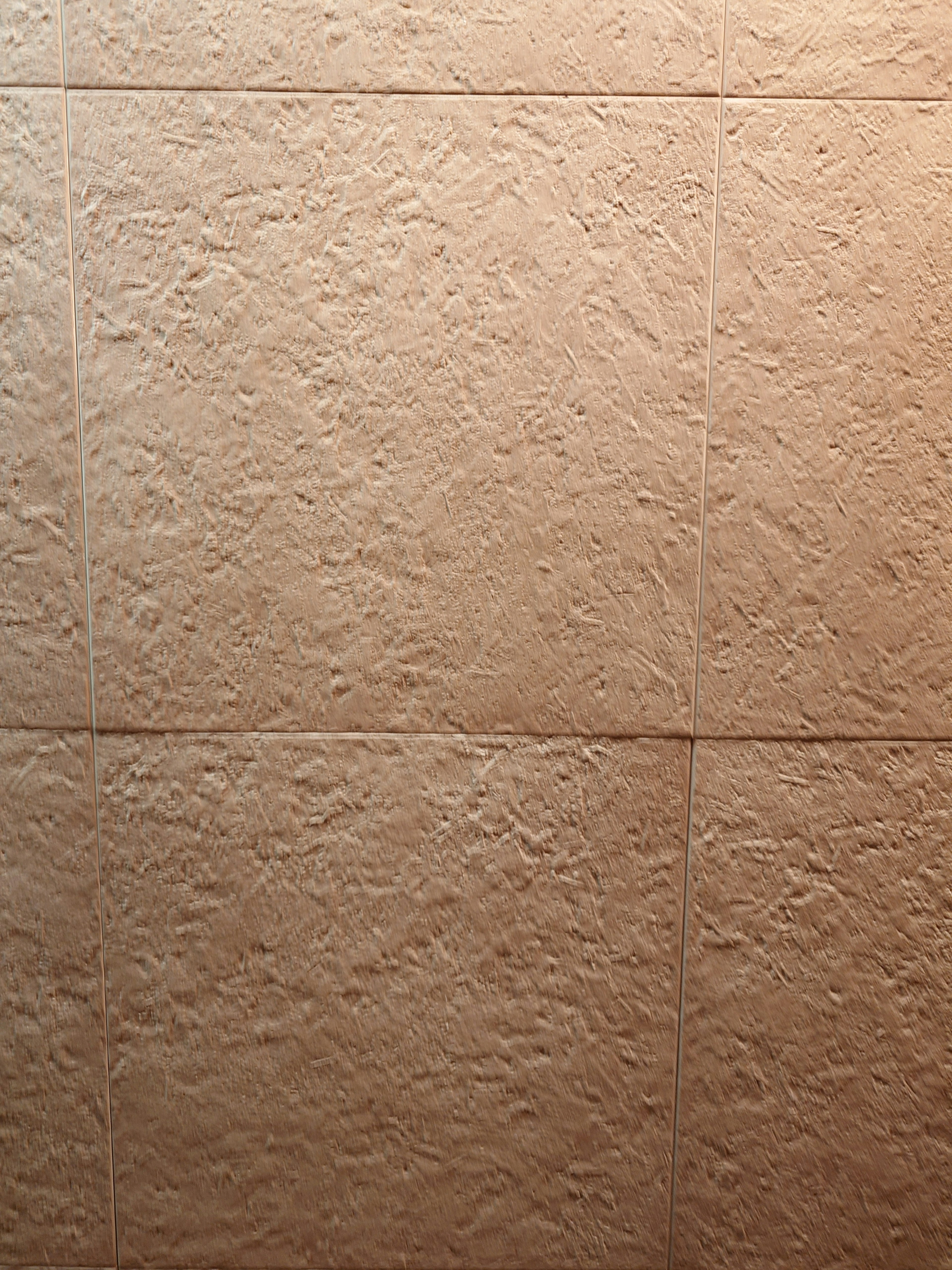 Acercamiento a una superficie de pared beige texturizada