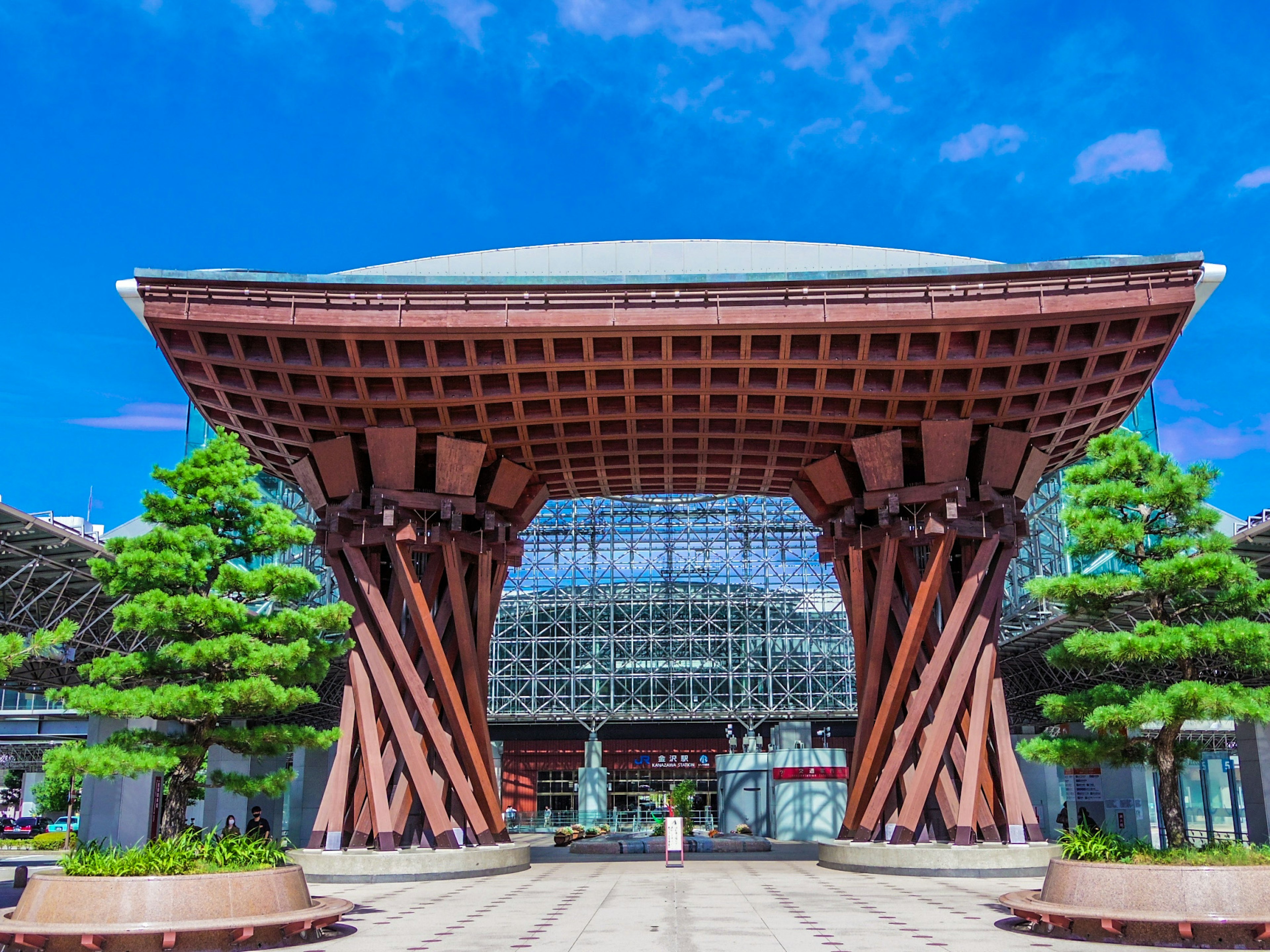 Kanazawa's Tsuzumi Gate with surrounding greenery and blue sky