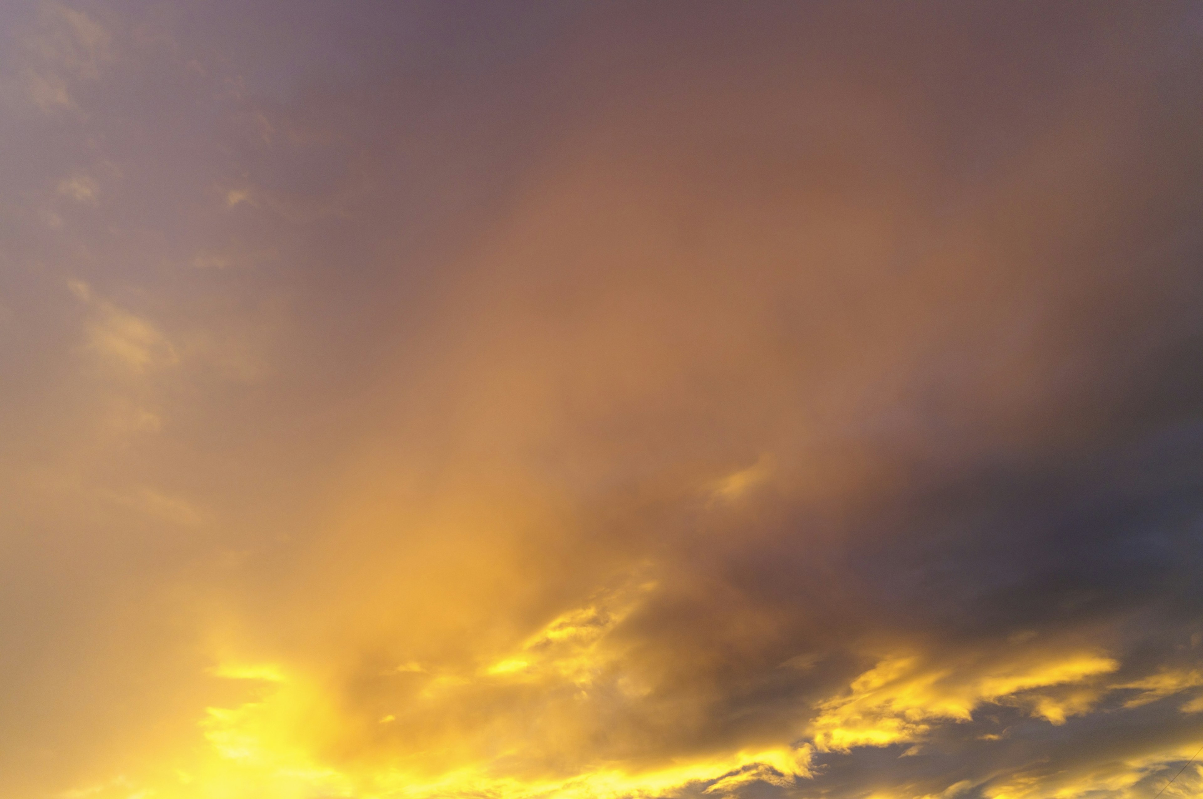 夕焼けの美しい空の風景色のグラデーション