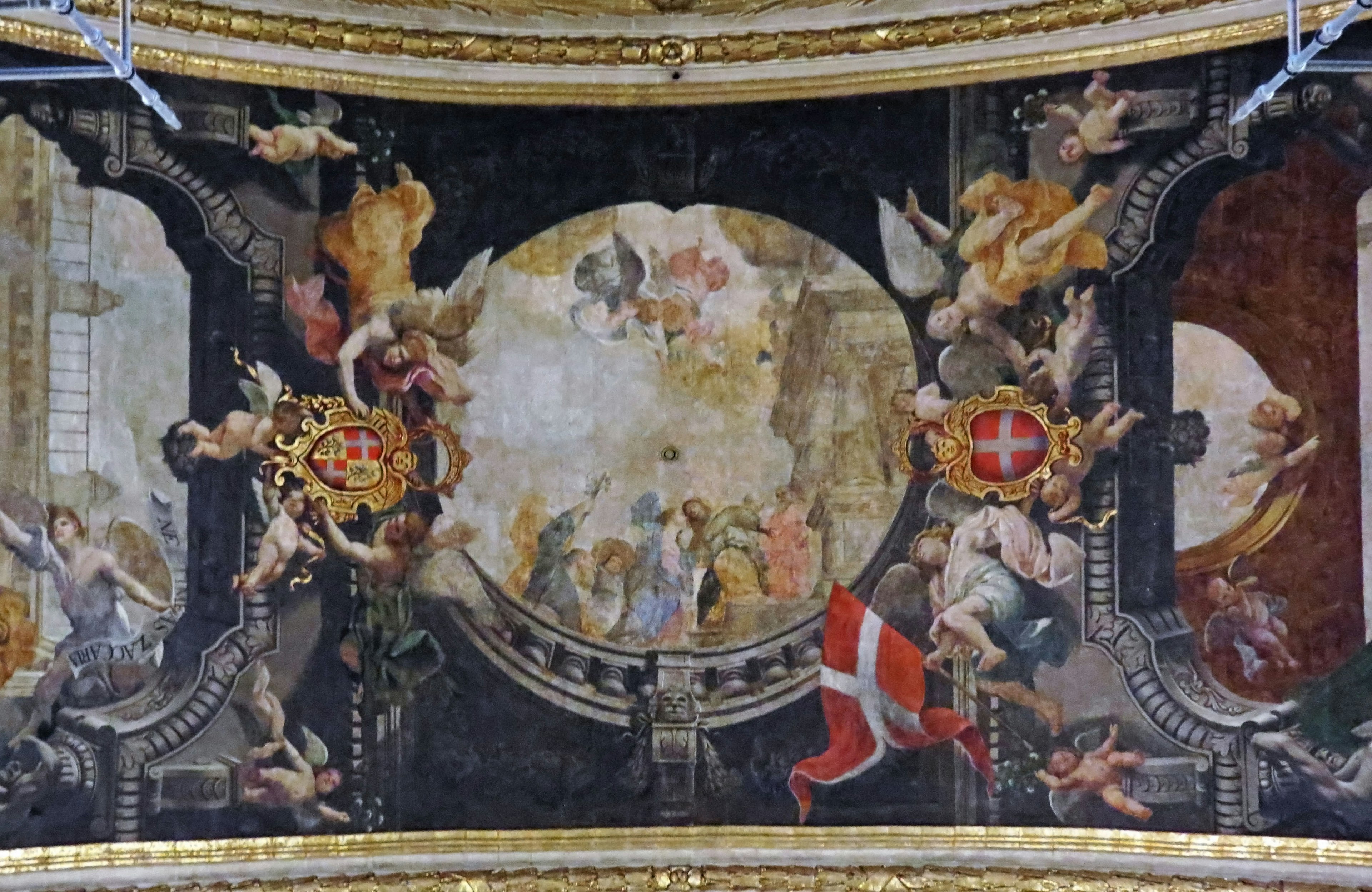 Fresco en el techo que representa una escena vibrante con personajes mitológicos