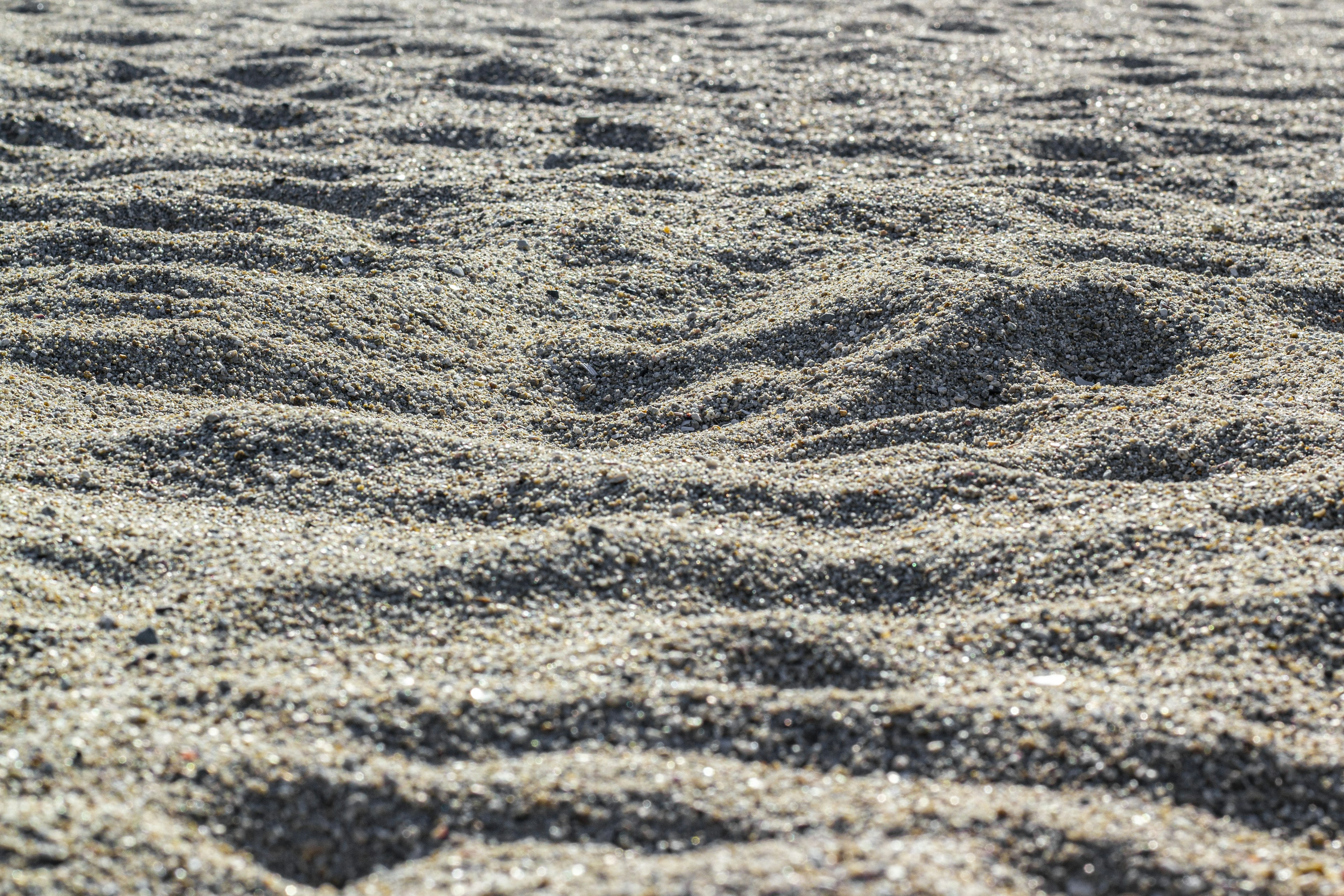 Texturierte Sandstrandoberfläche mit Mustern