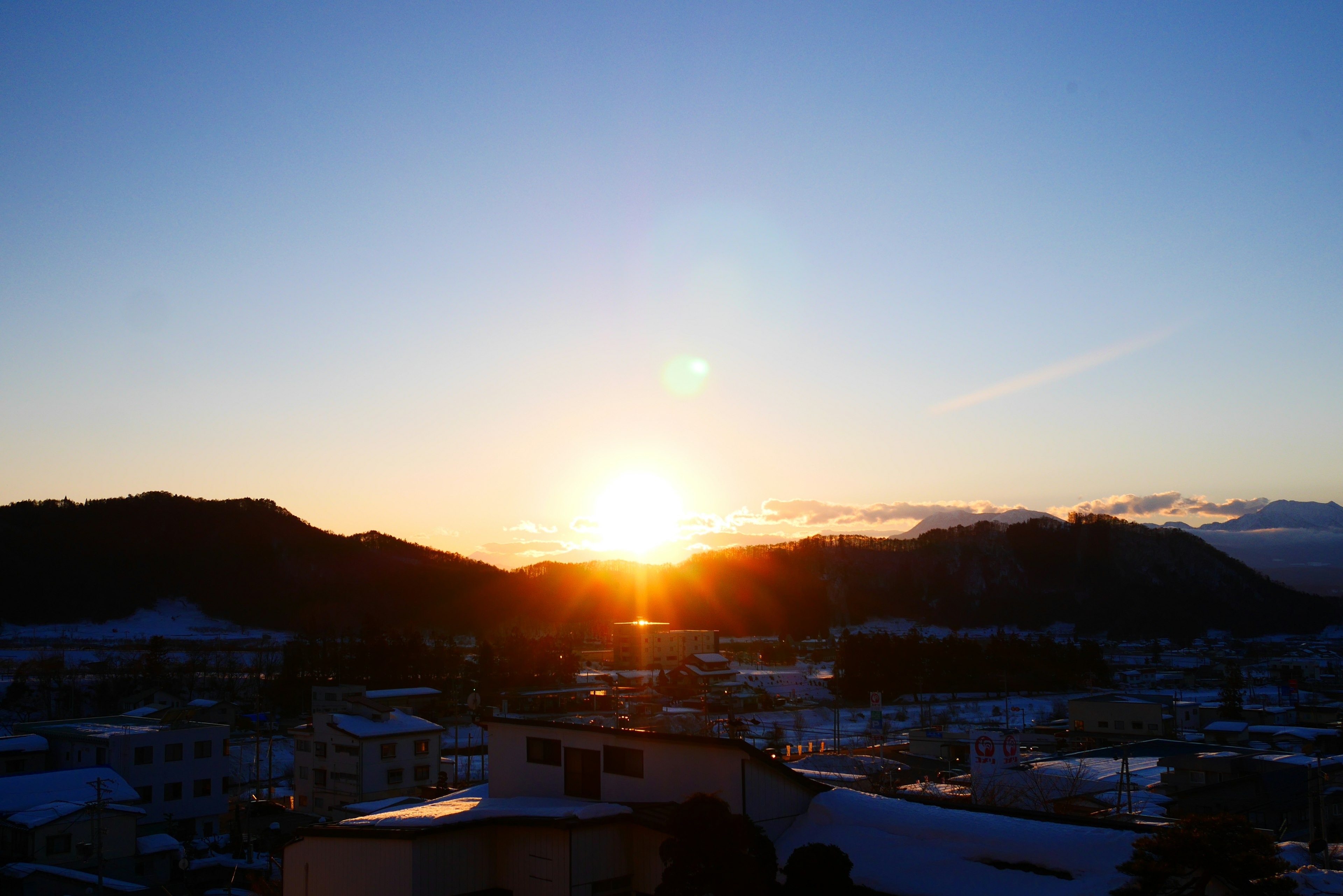 Beautiful landscape of the sun rising between the mountains