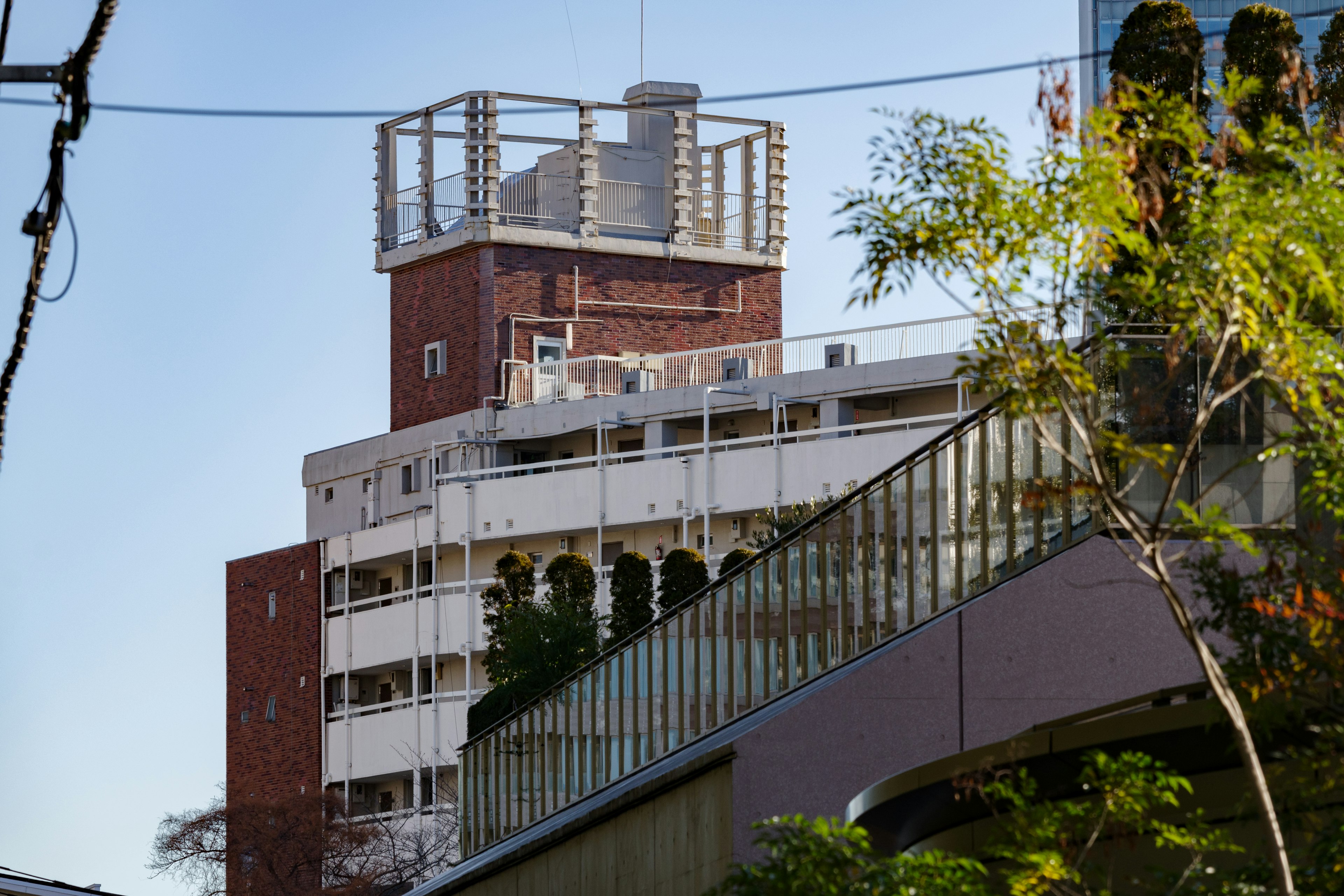 Paesaggio urbano con una struttura di edificio moderno